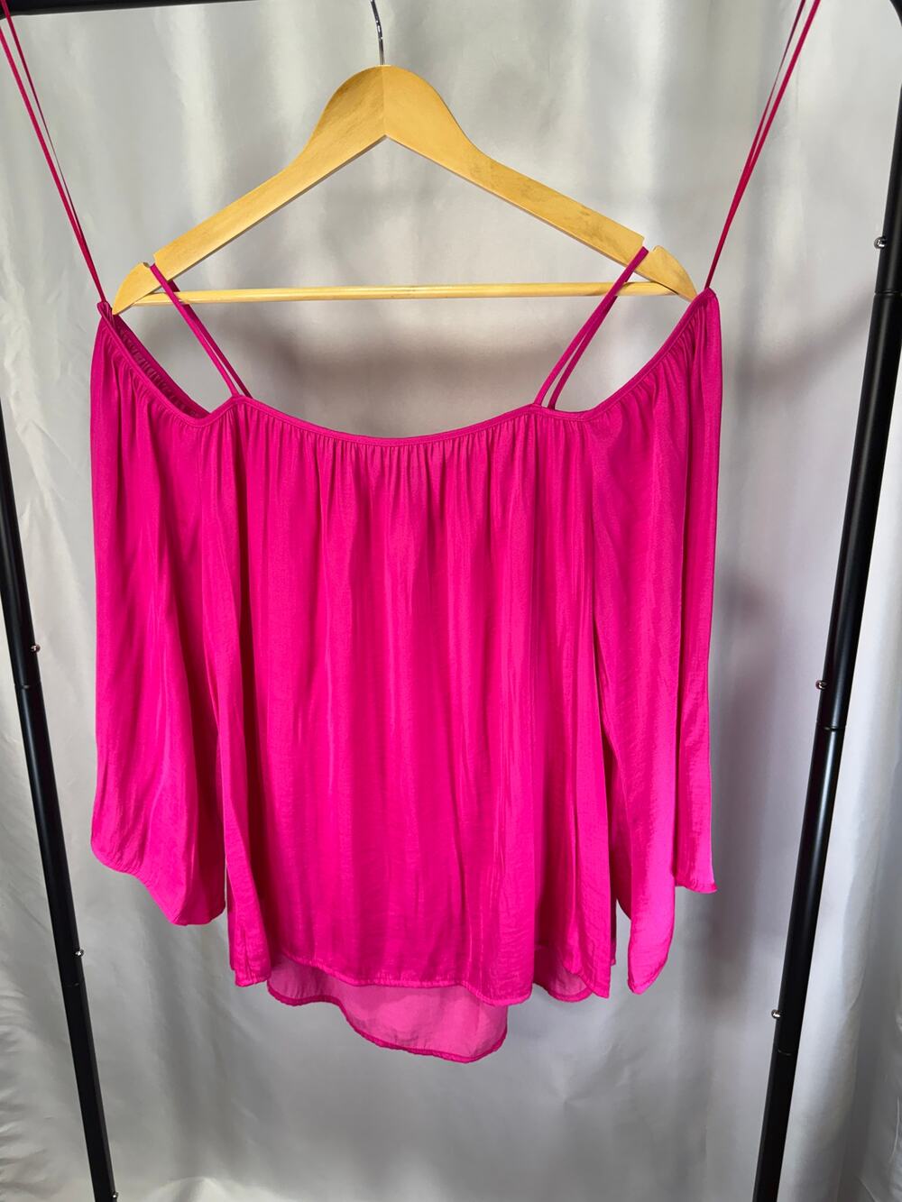 Vince Camuto Womens Small Hot Pink Cold Shoulder Blouse Bell Sleeve Satin Top